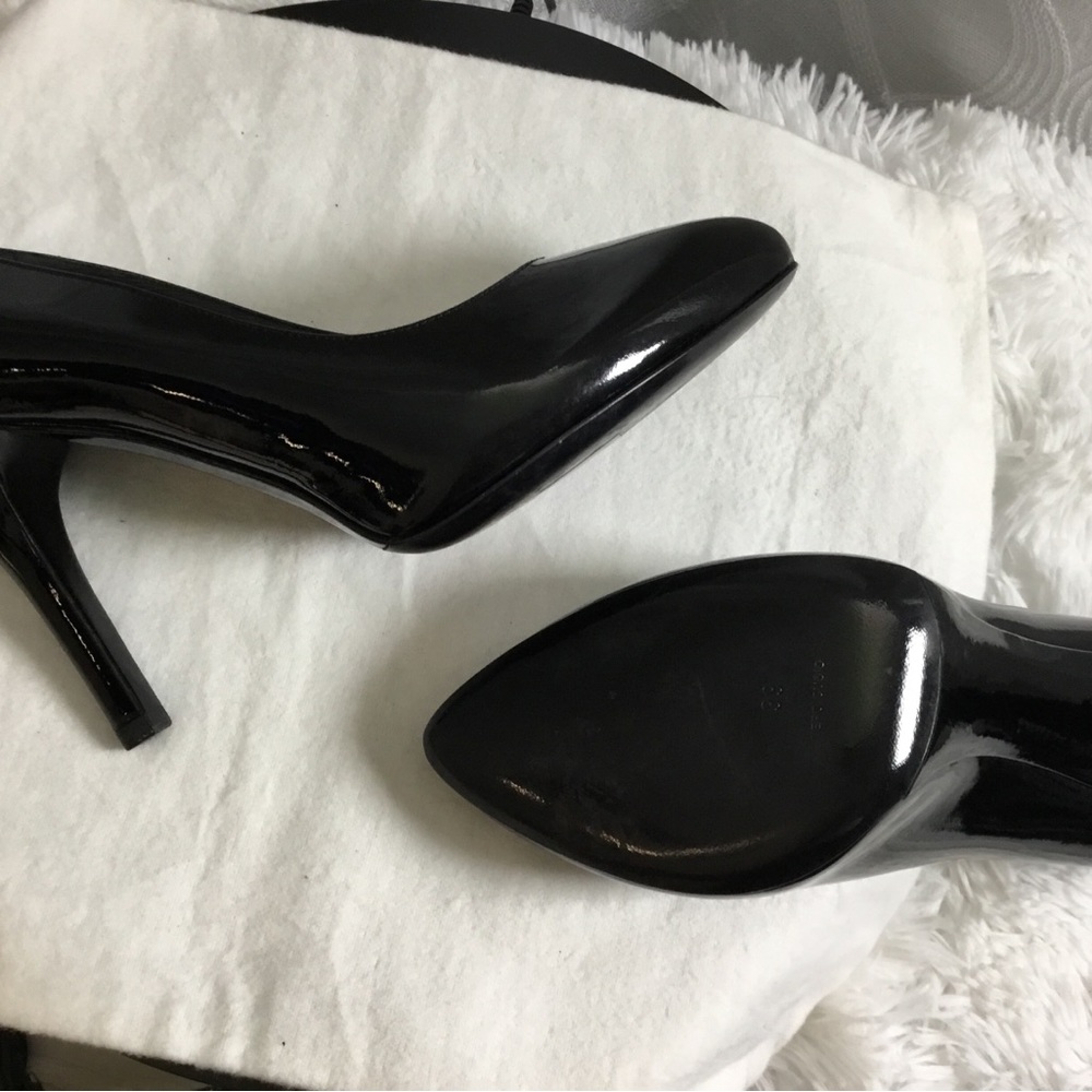 Dolce & Gabbana Black Patent Pointed-Toe Pumps - Picture 9 of 10
